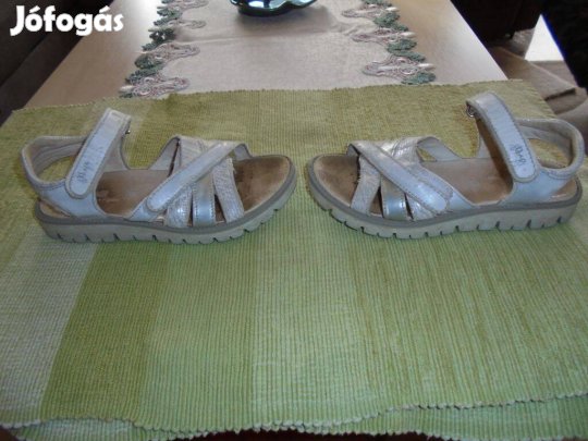 33-as Primigi fehér-ezüst lány szandál 33