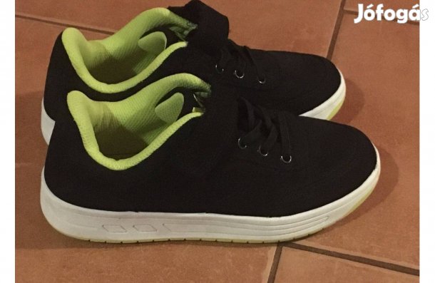 33-as alig viselt Vty cipő!