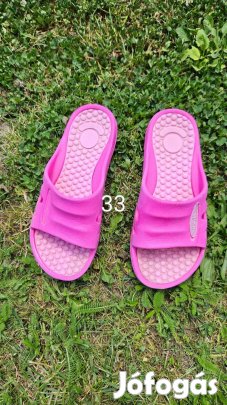 33 lány papucs