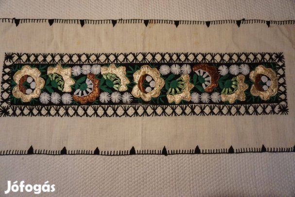 33x85 cm.-es fekete-piros és aranysárga díszes terítő eladó