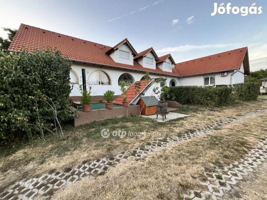 340 nm-es ház eladó Nagyvenyim