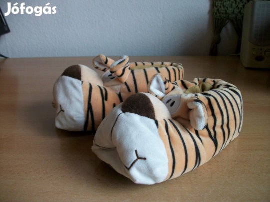 34-35-s méretű meleg papucs