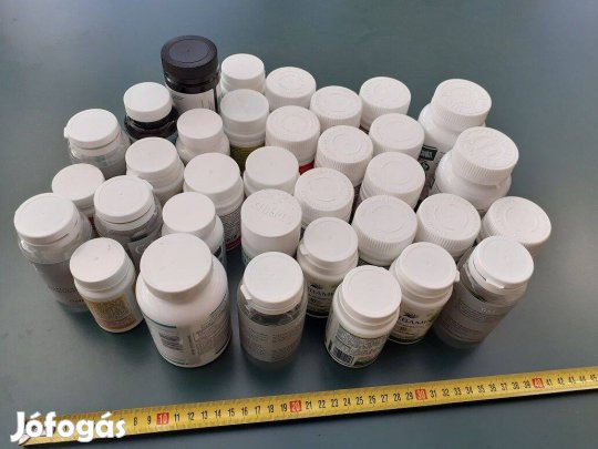 34 darab műanyag tároló doboz