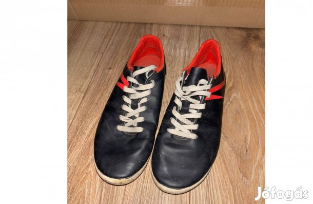 34-es Kipsta Dechatlon-os stoplis focicipő