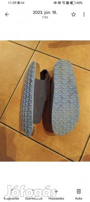 34-es fiú szandál 