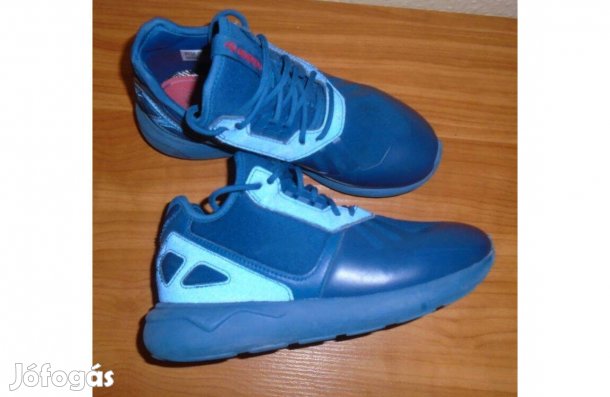 34-es kék Adidas cipő