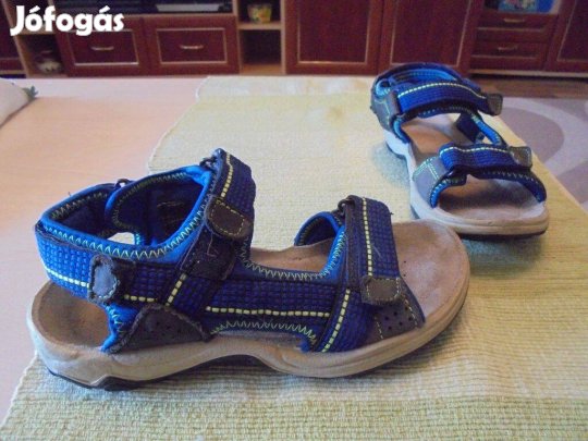 35-36-os 3 tépőzáras hajlékony talpú fiú szandál 36