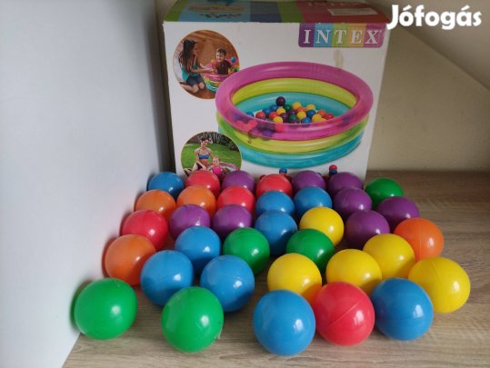 35 db színes műanyag labda Intex