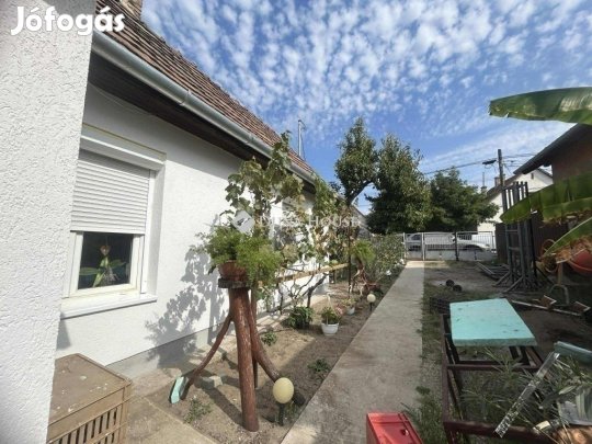 35 nm-es ház eladó Üllő