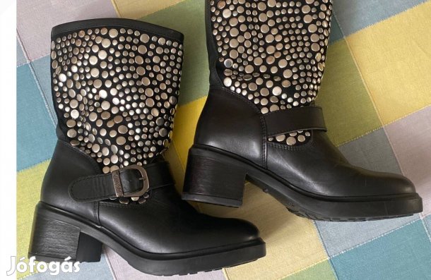 35-ös Guess fekete csizma