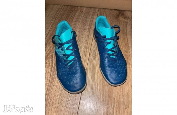 35-ös Kipsta Dechatlon-os focicipő