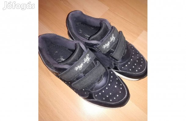 35-ös cipő eladó
