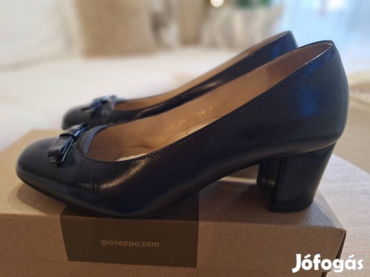 35-ös méretű, kék, bőr női cipő