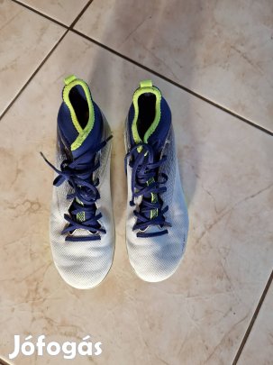 35-ös méretű stoplis cipő