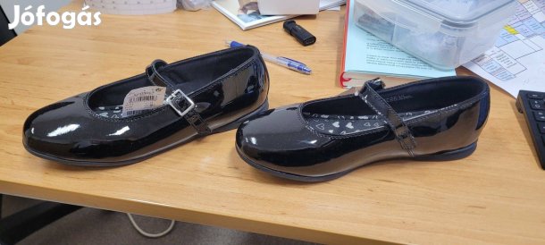 35-ös vadonatúj lakkcipő