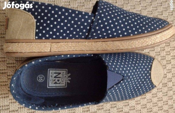 35 pöttyös vászon cipő