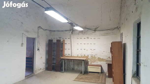 360 m2 telephely (műhely, raktár) 3000 m2 Gksz telken