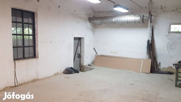 360 m2 telephely (műhely, raktár) 3000 m2 Gksz telken