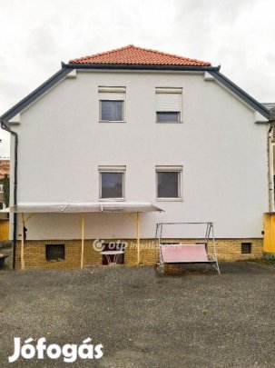 360 nm-es ház eladó Győr