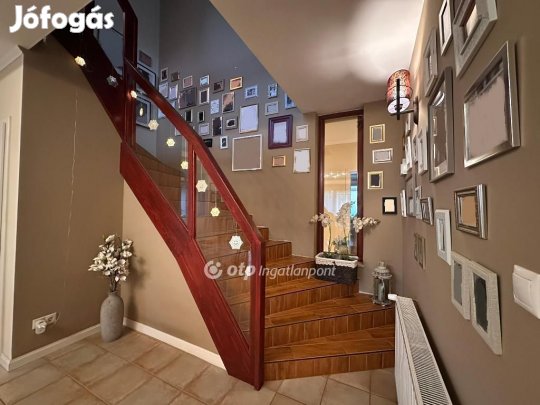 361 nm-es ház eladó Siófok