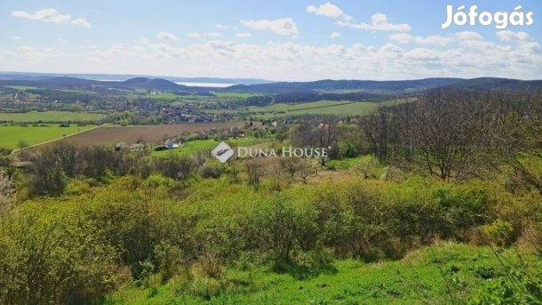 3652 nm-es telek eladó Pécsely