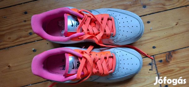 36.5 (US 6) Nike Air Limitált széria