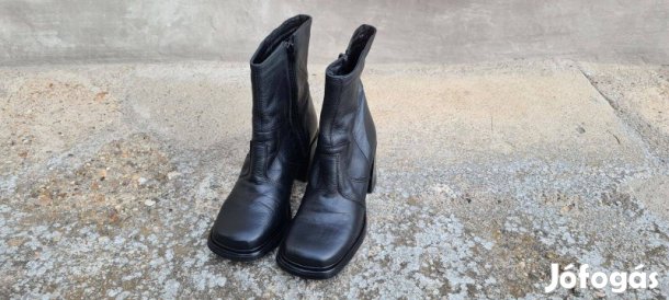 36 - Siloplast fekete bélelt női félcsizma - bőrcsizma eladó