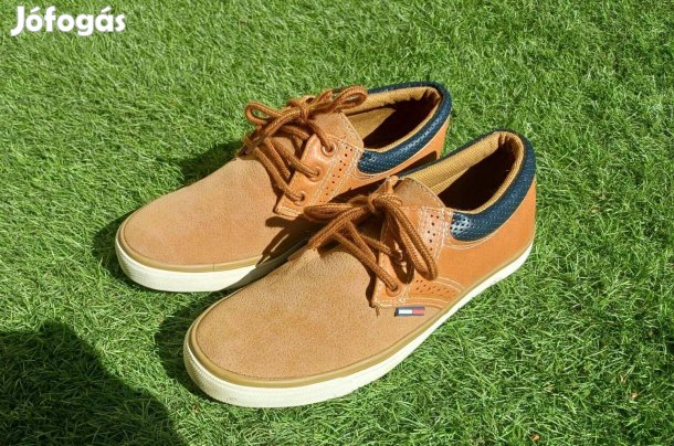 36-as méretű fiú műbőr cipő