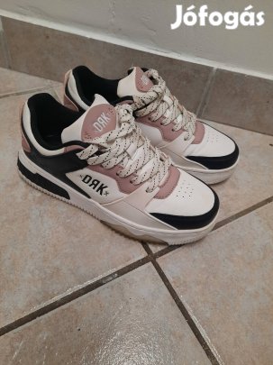 36 cipők eladók 