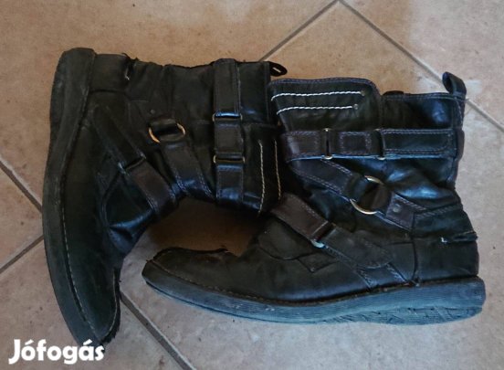36-os Ariane csizma