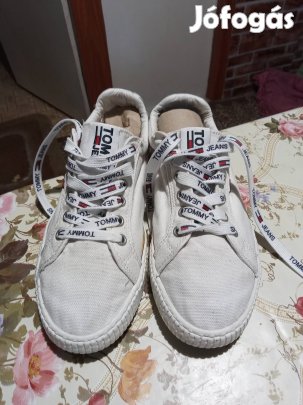 36-os Tommy Hilfiger puha tornacipő
