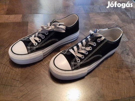 36-os fekete vászoncipő, szép állapotban