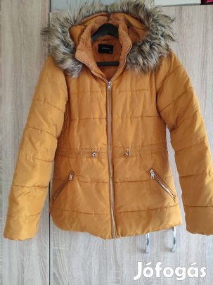 36-os kapucnis női dzseki Reserved