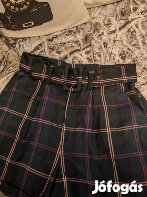 36-os nadrágszoknya övvel 