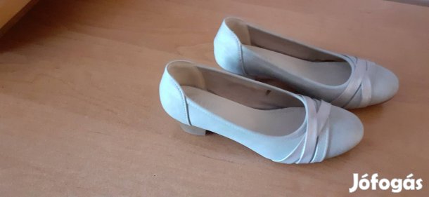 36os női vadonat új cipő,kifogástalan állapotban