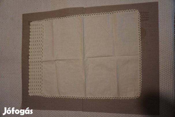 36x50 cm-es angol fehér gépi hímzett terítő eladó