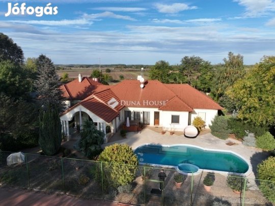 372 nm-es ház eladó Kecskemét