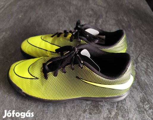 37,5-es Nike Bravata II TF Junior teremcipő / tornacipő
