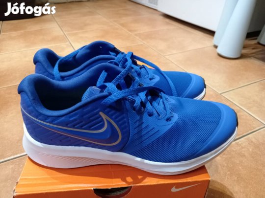 37,5-es Új Nike cipő 