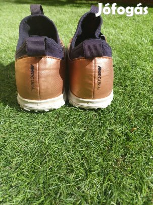 37,5 méretű Nike Mercurial focicipő