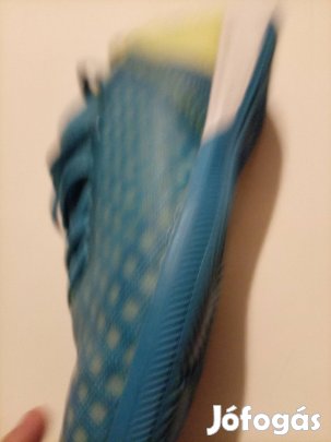 37-es DRK terem cipő