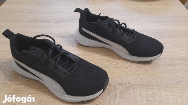 37-es Puma fiú cipő