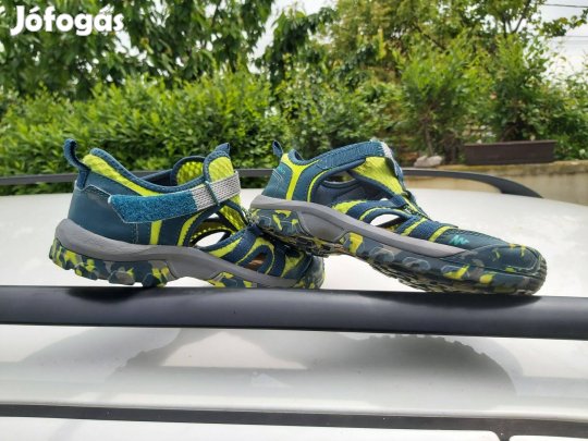 37-es Quechua Túraszandál eladó