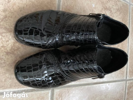 37-es Rieker fekete lakkbőr cipő újszerű állapotú