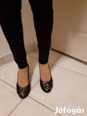 37-es elegáns női cipő