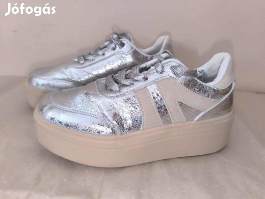 37-es ezüst platformos cipő, bth: 23-23,5 cm