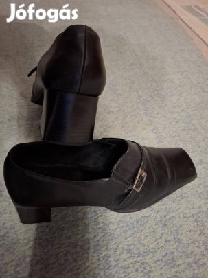 37-es fekete bőr félcipő
