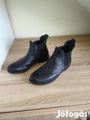 37-es fekete női átmeneti bokacsizma Jenny Fairy