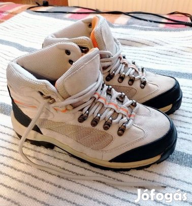 37-es magasszárú női túrabakancs