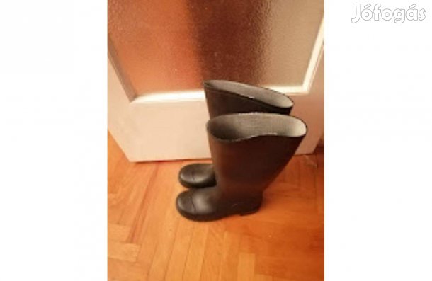 37-es méretű új gumicsizma